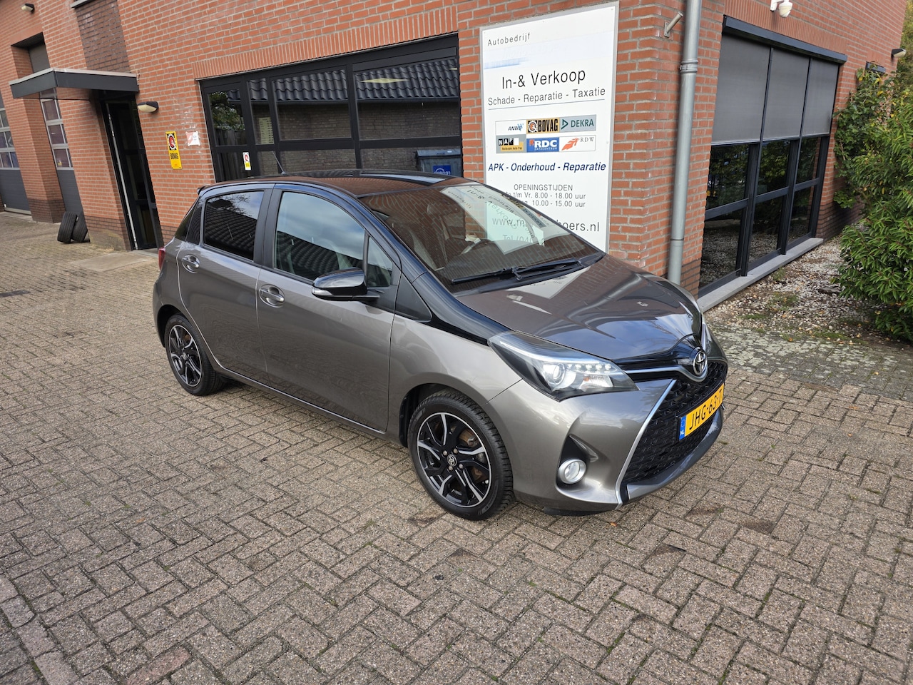 Toyota Yaris - 1.3 VVT-i Aspiration | Two-tone | Camera | Navi | - AutoWereld.nl