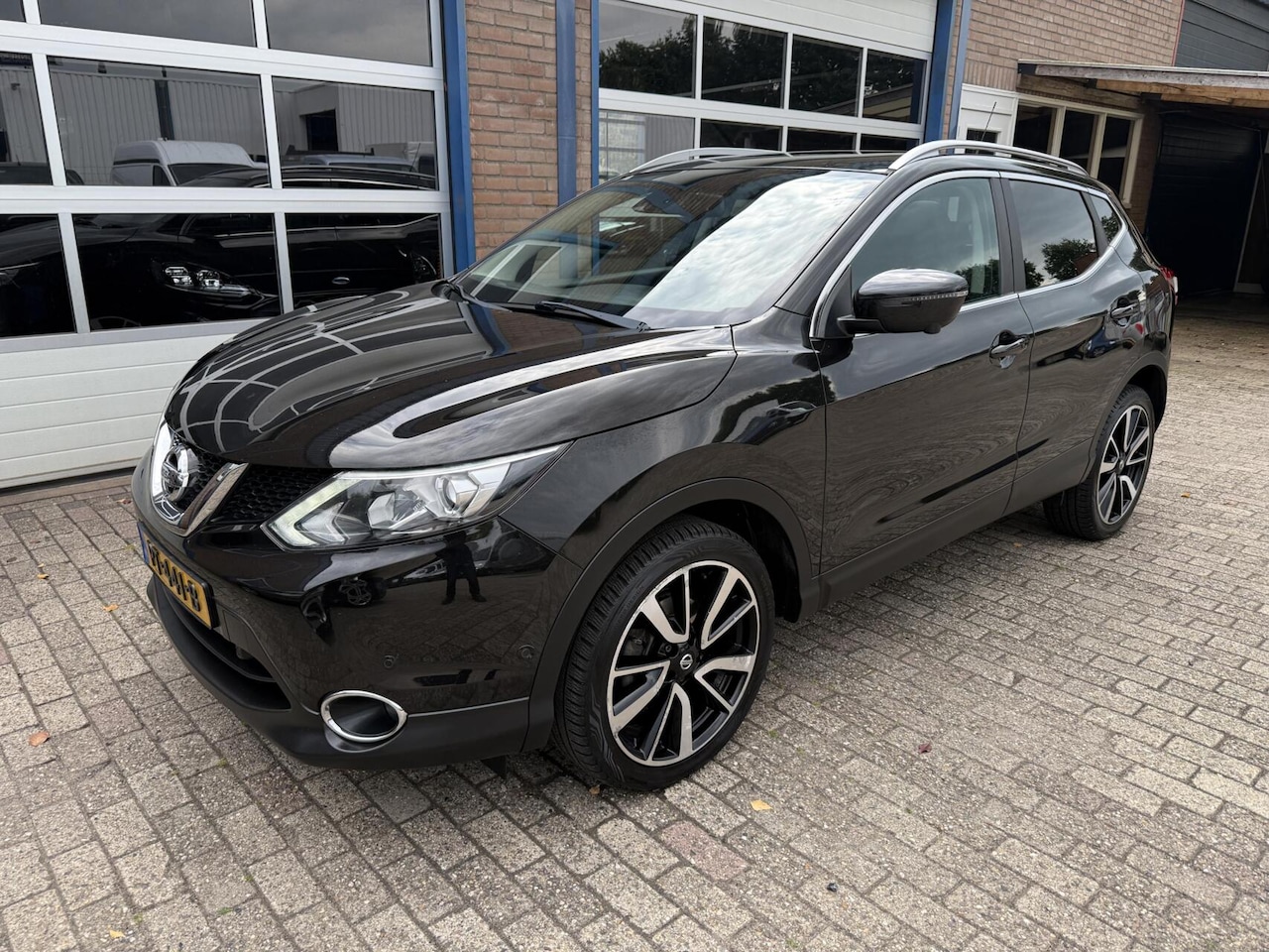 Nissan Qashqai - 1.2 Tekna Pano,Leer, 360 Camera,Navi - AutoWereld.nl