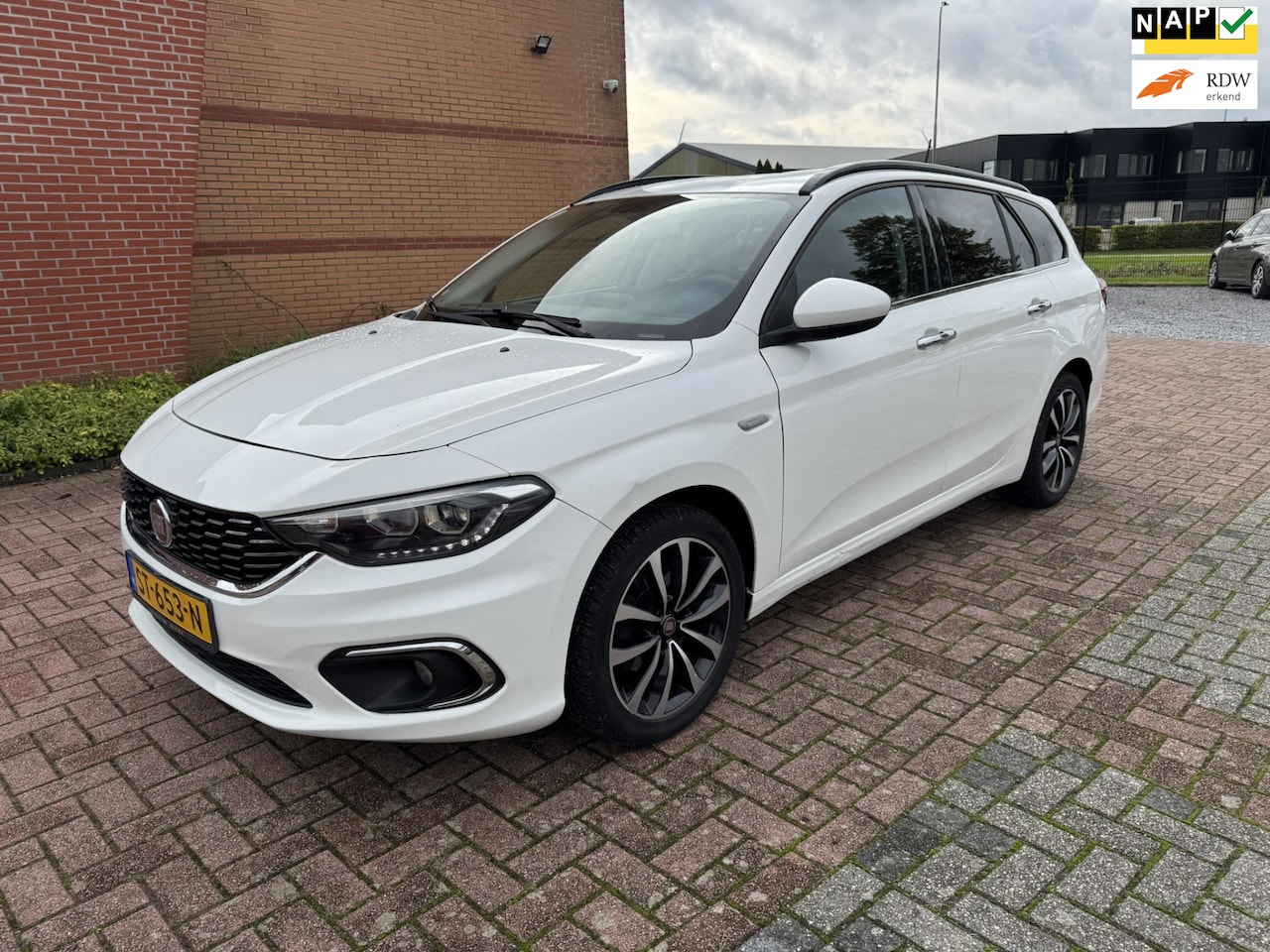 Fiat Tipo Stationwagon - 1.6 MultiJet 16v Business Lusso 1.6 MultiJet 16v Business Lusso, Leder, Navi, Trekhaak, - AutoWereld.nl