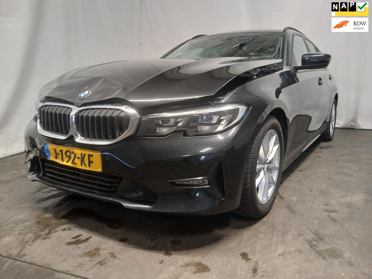 BMW 3-serie Touring - 330i High Executive Edition - WOK - Front Schade - AutoWereld.nl