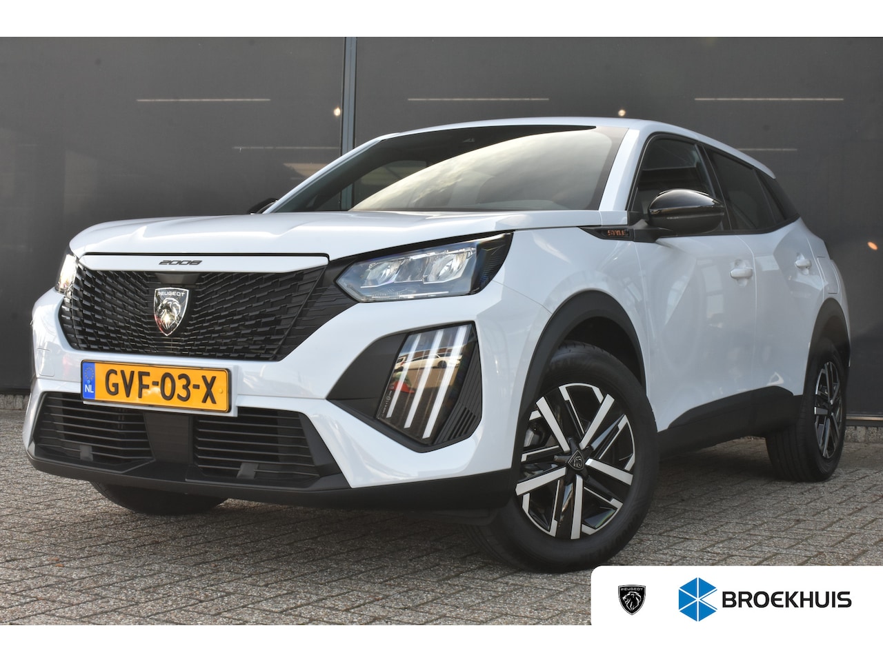 Peugeot 2008 - 1.2 Hybrid 136 Style Automaat | Navigatie by App | Parkeersensoren | Full-LED | Apple Carp - AutoWereld.nl