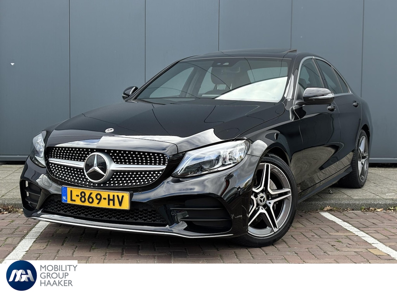 Mercedes-Benz C-klasse - 180 Premium Pack AMG-Line I Schuifdak I Navigatie I Achteruitrij camera I  Cruise control - AutoWereld.nl