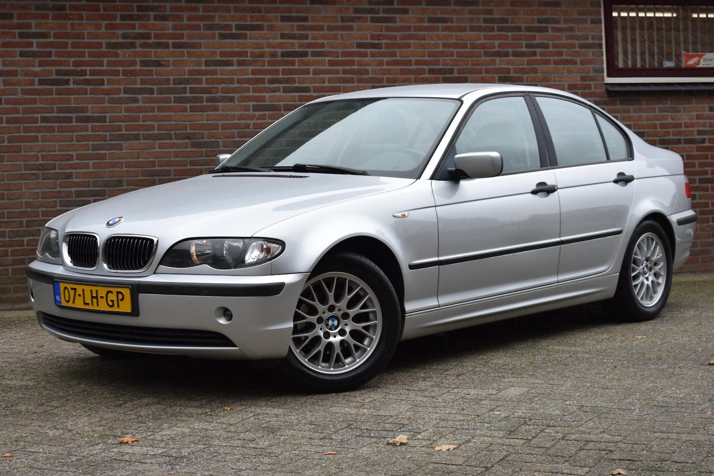 BMW 3-serie - 316i Black & Silver '02 Airco Cruise - AutoWereld.nl