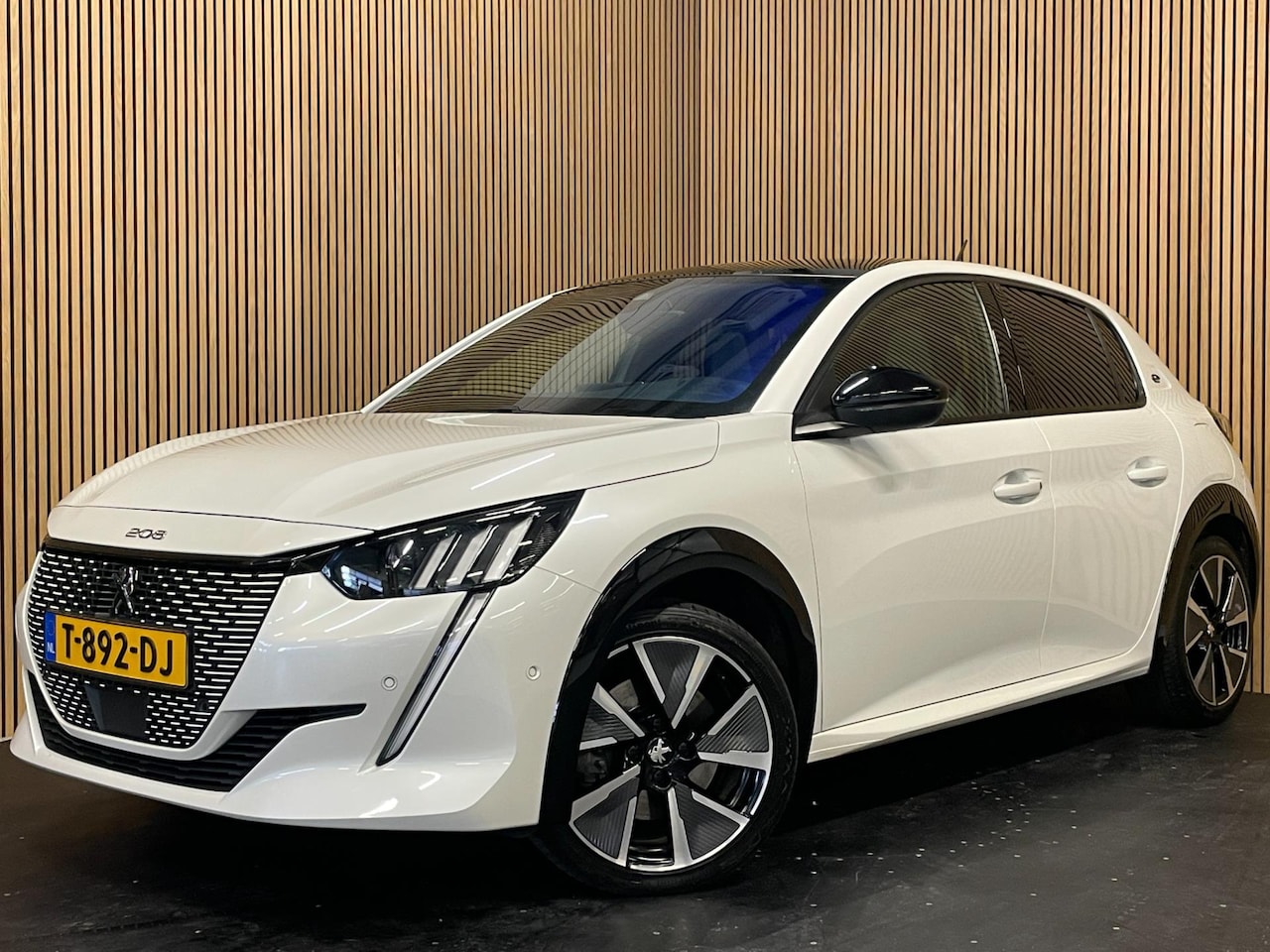 Peugeot e-208 - EV GT 350 50 kWh|PANO|LEDER|NAVI|360 CAMERA|CARPLAY|CRUISE,CLIMATE CONTROL|STOELVERW.|LANE - AutoWereld.nl