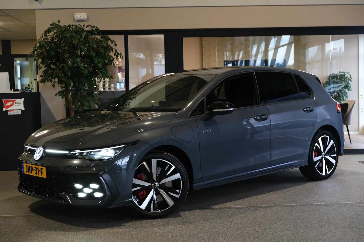 Volkswagen Golf - 8.5 1.5 eHybrid GTE 272PK IQ Cam HuD Mistlamp ACC Keyless - AutoWereld.nl