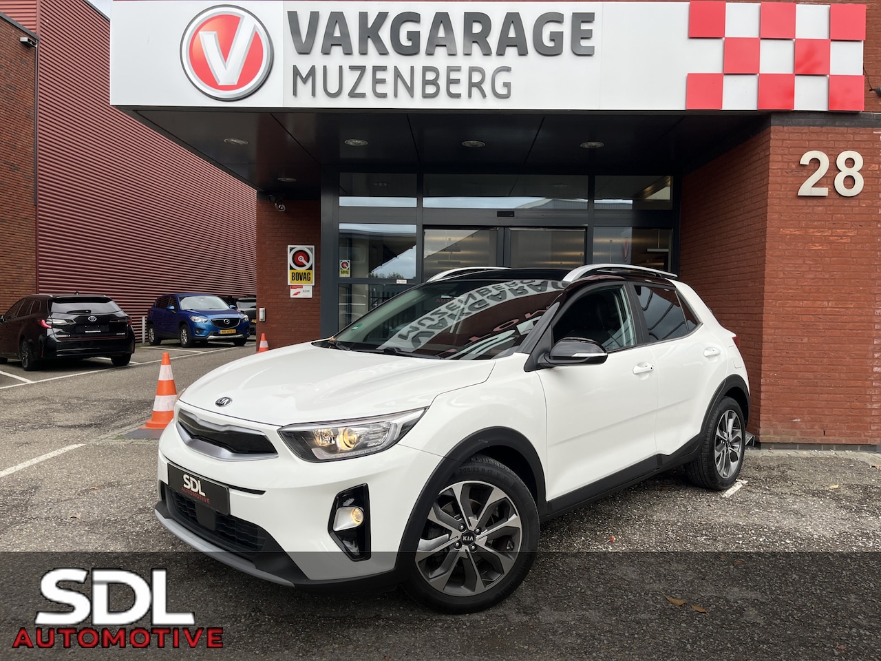 Kia Stonic - 1.0 T-GDi ExecutiveLine // LED // KEYLESS // DODEHOEK // CAMERA+SENSOREN // NAVI+CARPLAY / - AutoWereld.nl