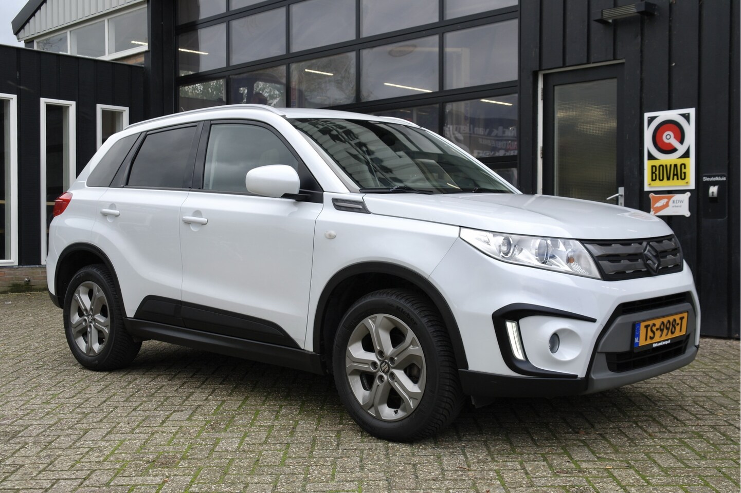 Suzuki Vitara - 1.6 Exclusive | Clima | Carplay | Cruise | Stoelverwarming | Parelmoerlak - AutoWereld.nl