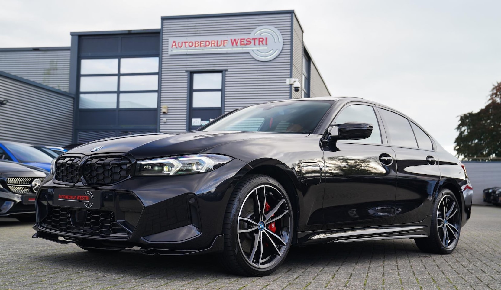 BMW 3-serie - 330e xDrive M-pakket | BMW LED | Adaptieve Cruise | Camera | Harman/Kardon | Carbon | Driv - AutoWereld.nl