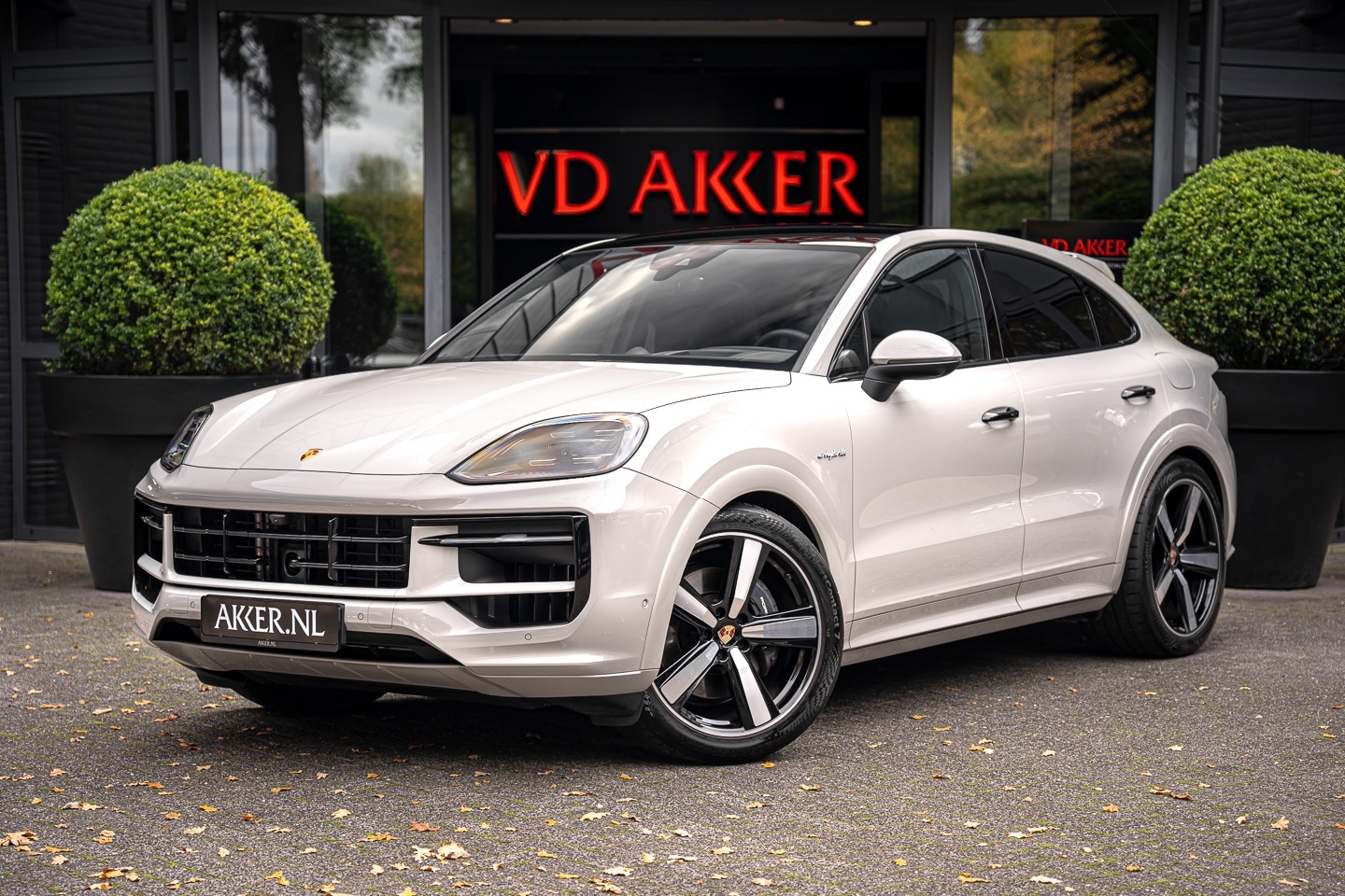 Porsche Cayenne Coupé - E-Hybrid SportDesign | Luchtvering | Head-up | Adapt. Sportstoelen | 22 Inch - AutoWereld.nl