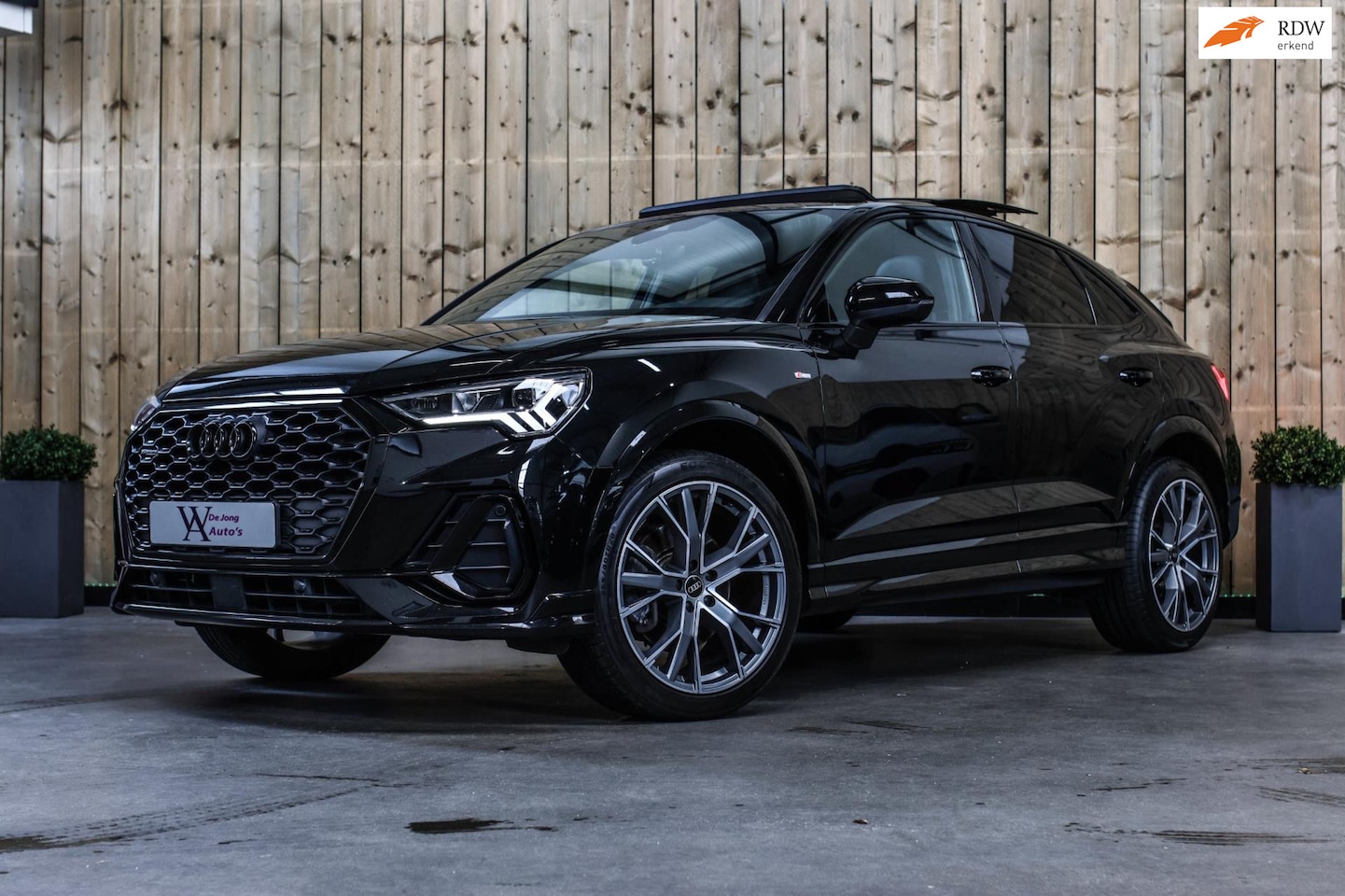Audi Q3 Sportback - 40 TFSI Quattro S-Line *Pano*Camera*Trekhaak*Elek. Stoelen* - AutoWereld.nl
