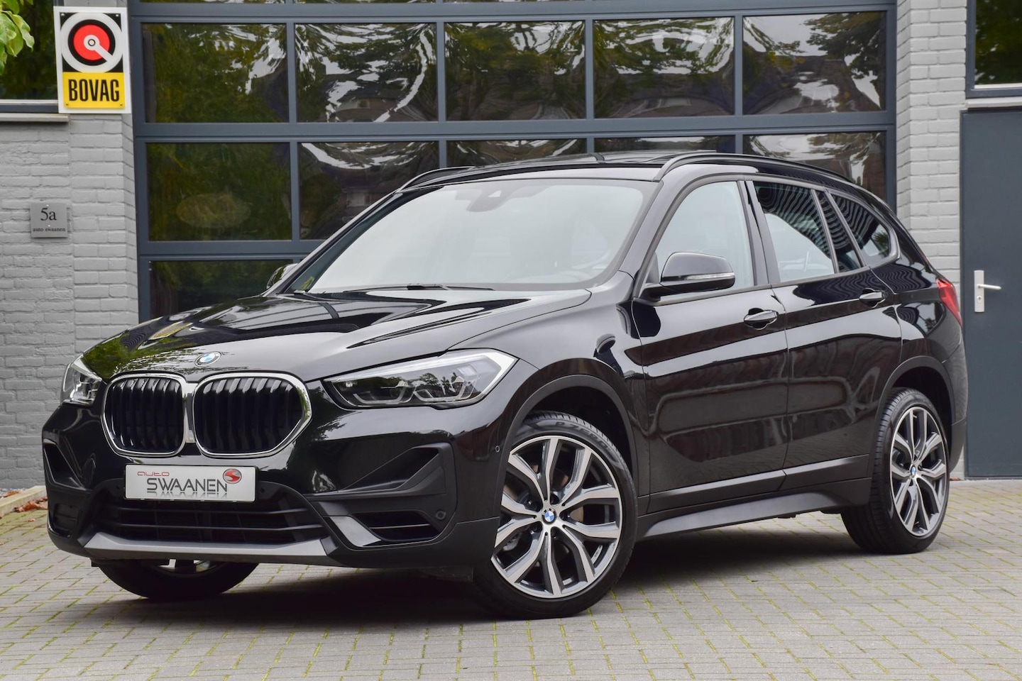 BMW X1 - sDrive20i High Executive | Pano | Leer - AutoWereld.nl