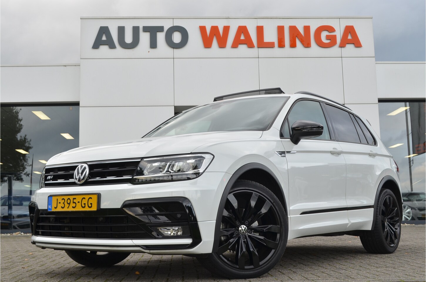 Volkswagen Tiguan - 1.5 TSI ACT Highline Business R-line Pano | Parelmoer wit | Virtual cockpit | Carplay | 20 - AutoWereld.nl
