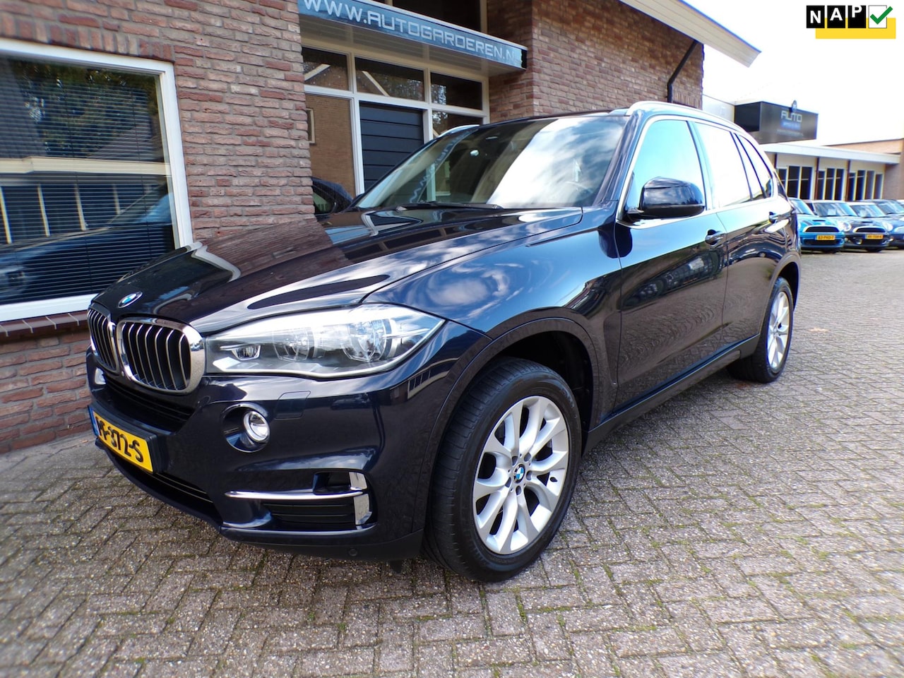 BMW X5 - XDrive35i High Executive Automaat / Leder/ Navi / Panoramadak / Head Up - AutoWereld.nl