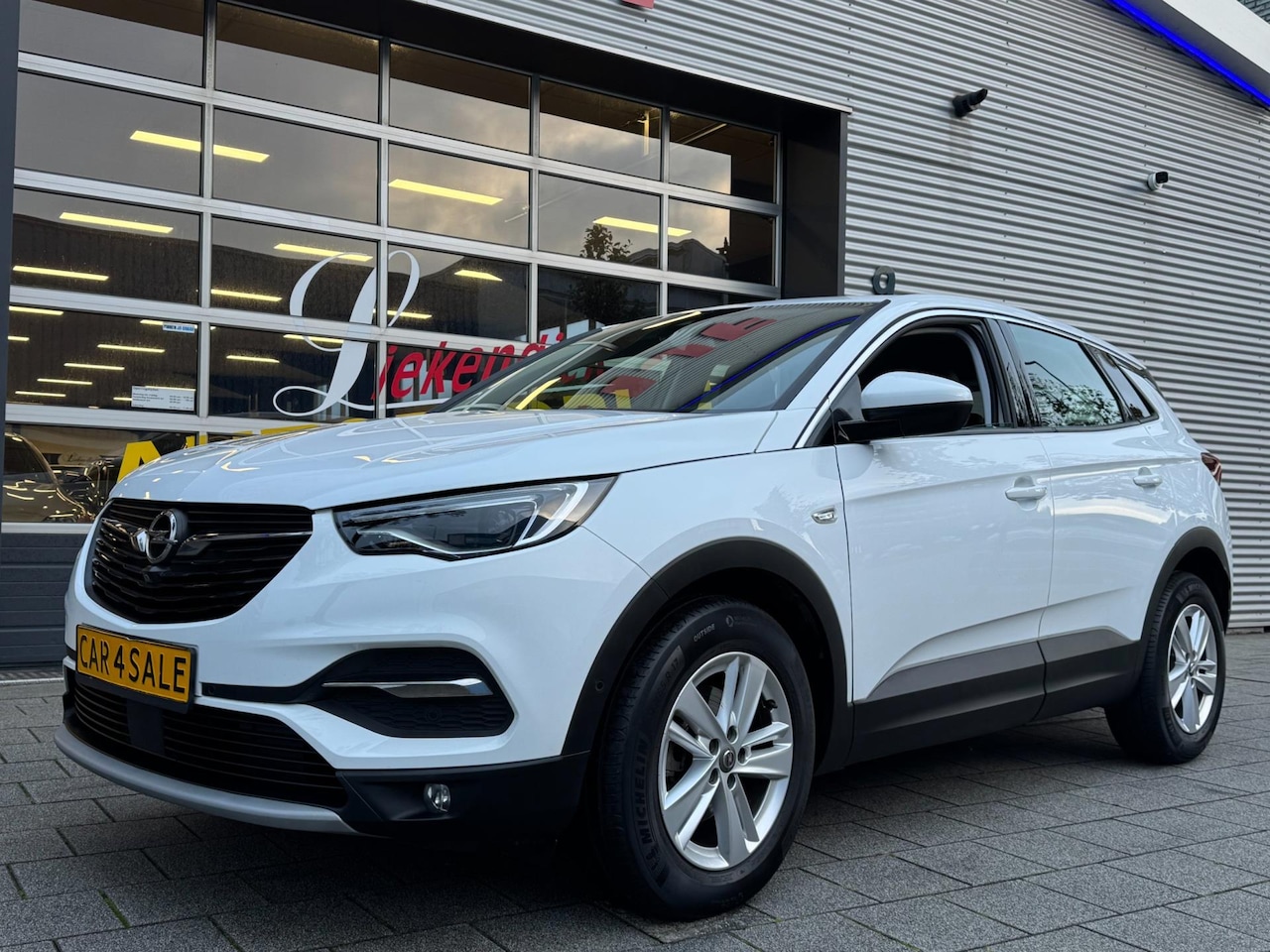 Opel Grandland X - 1.2 Turbo Business Elegance - Navigatie I Airco I Sport velgen I Achteruitrij camera I PDC - AutoWereld.nl