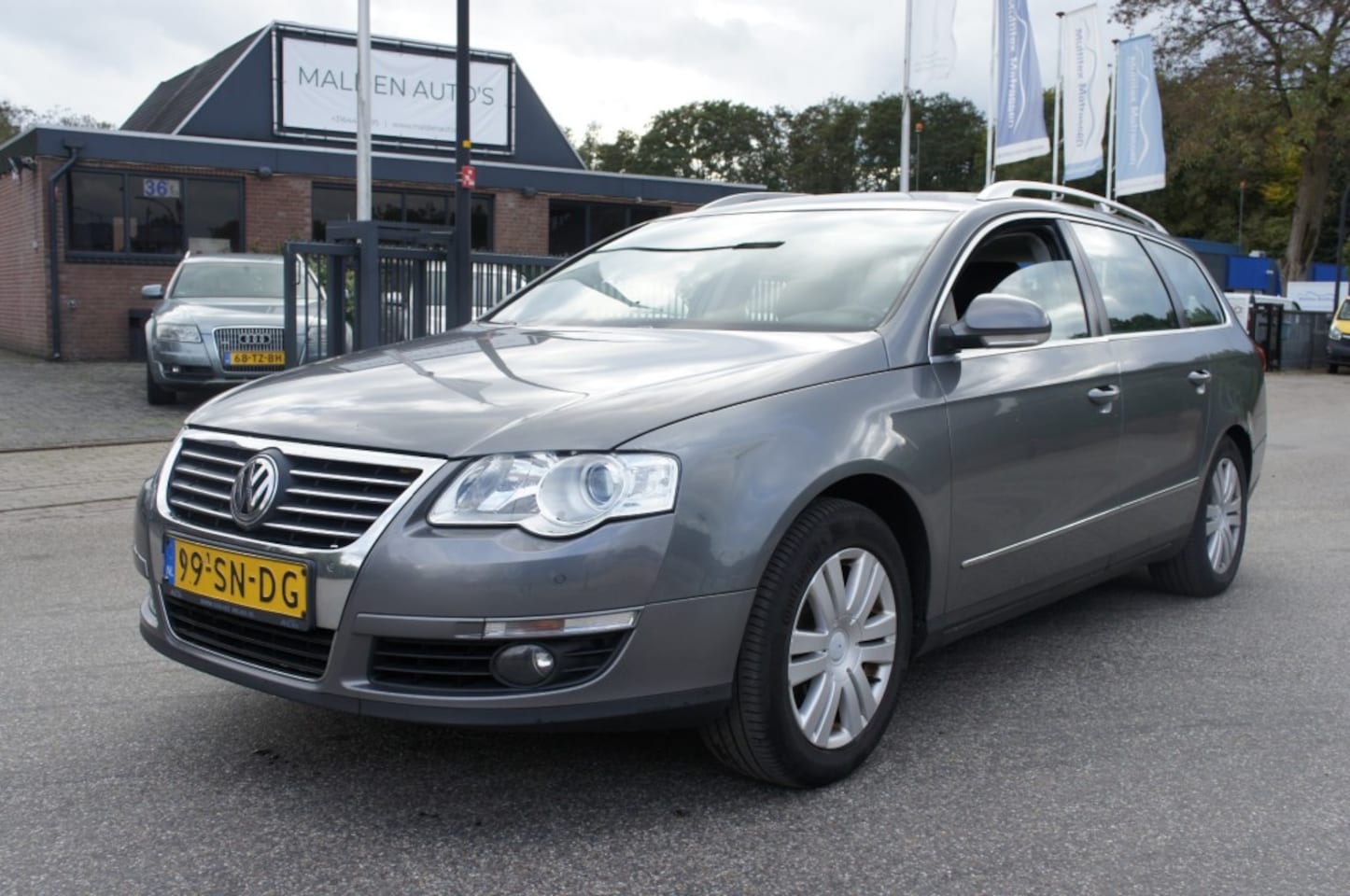 Volkswagen Passat - 2.0 TDI HIGHLINE TREKHAAK/LEDER/NAVI - AutoWereld.nl