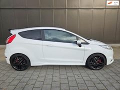 Ford Fiesta - 1.6 ST2/NAVI/KEYLESS/CAMERA/SPORT/STOELVERW/FROZEN WHITE