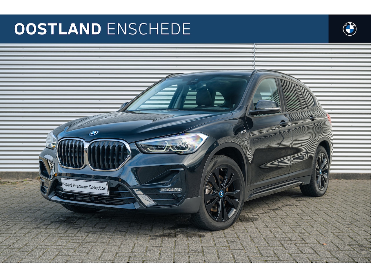 BMW X1 - xDrive25e Sport Line Automaat / Panoramadak / Sportstoelen / Achteruitrijcamera / LED / Pa - AutoWereld.nl