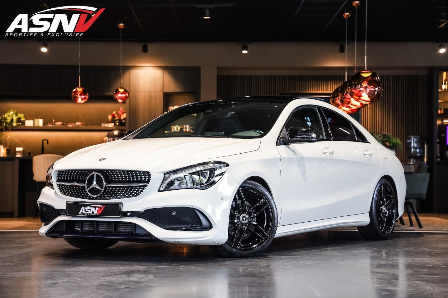 Mercedes-Benz CLA-Klasse - 180 AMG Line 180 AMG Line, 122 PK, Facelift, AMG/In/Exterieur, Pano/Dak, LED, Night/Pakket, Navigatie, - AutoWereld.nl