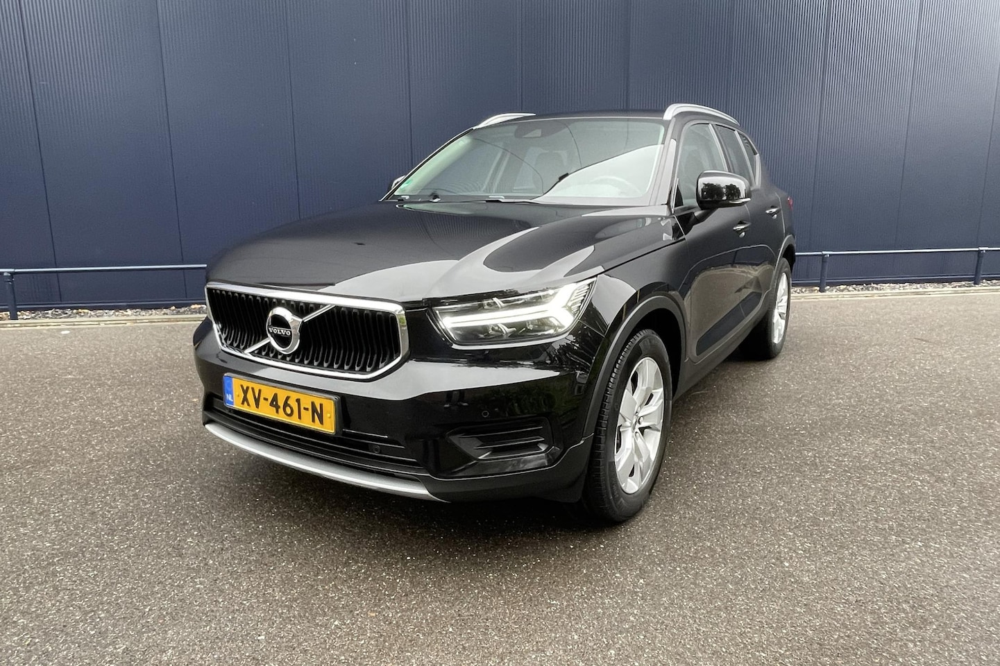Volvo XC40 - 2.0 T4 Momentum Stoelverwarming / Camera / Cruise Control - AutoWereld.nl