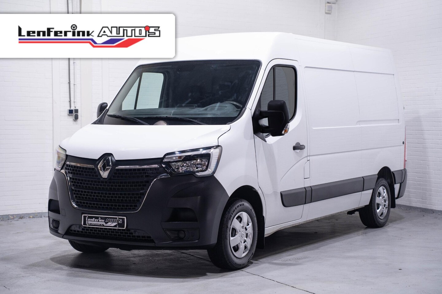 Renault Master - 2.3 dCi 135 pk L2H2 Airco, Trekhaak Cruise Control, Laadruimte Pakket, PDC achter, 3-Zits - AutoWereld.nl