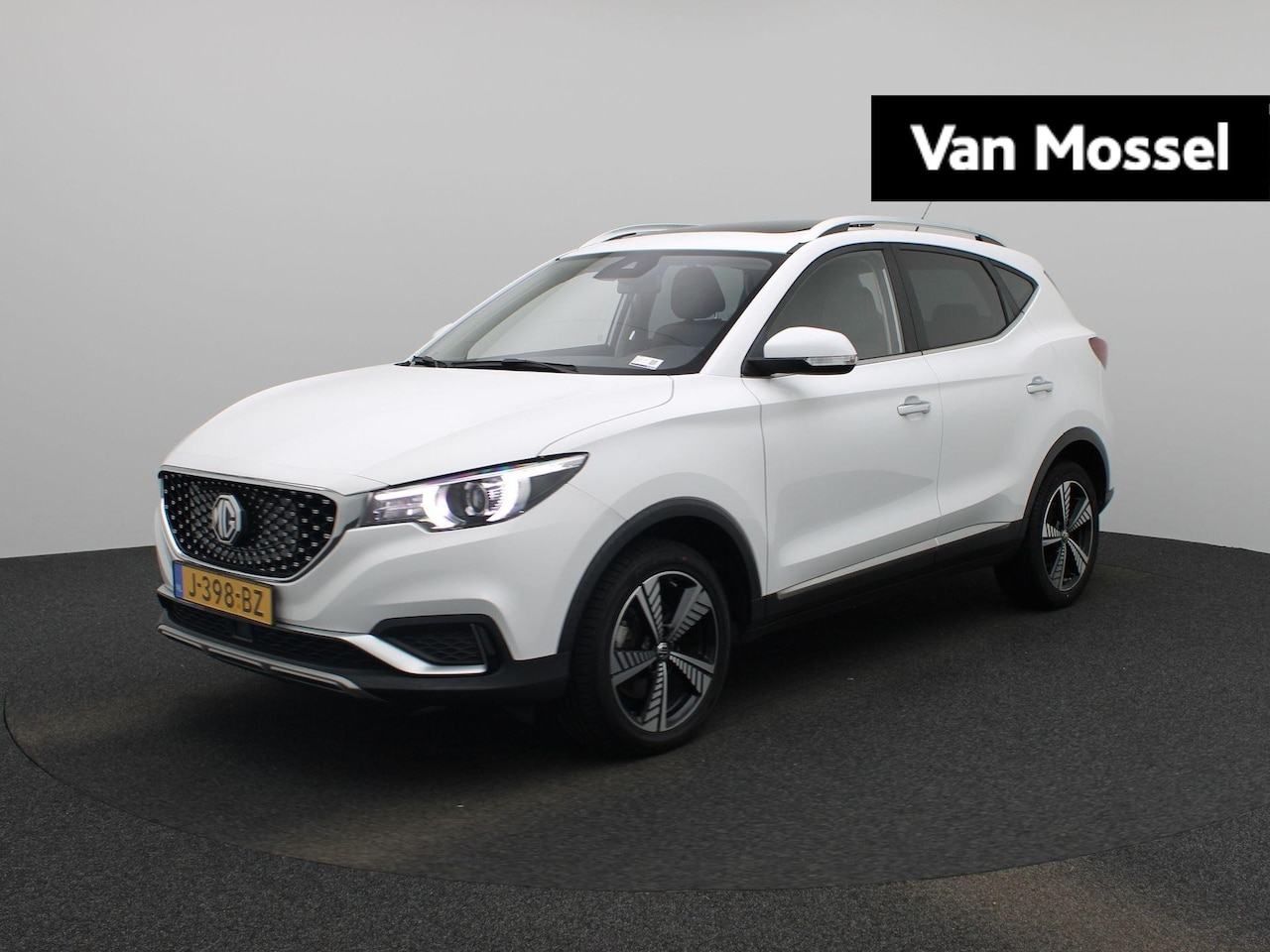 MG ZS - Luxury 45 kWh | Leder | Panoramadak | Apple CarPlay | Camera | Stoelverwarming | - AutoWereld.nl