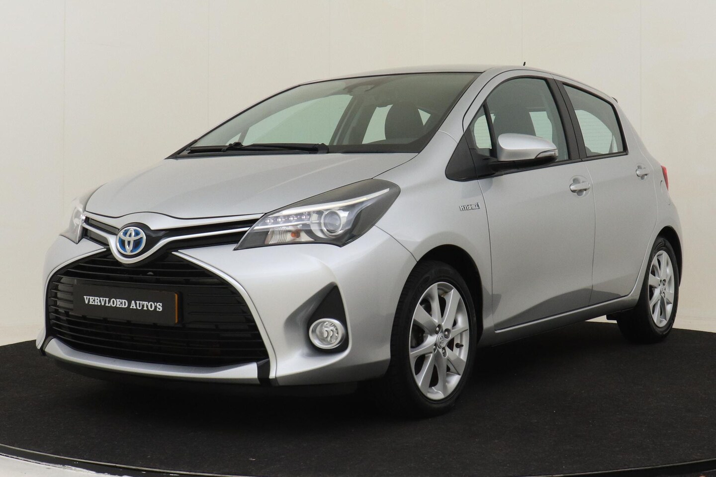 Toyota Yaris - 1.5 HYBRID DYNAMIC -CRUISE|KEYLESS|16"|ECC|CAMERA - AutoWereld.nl