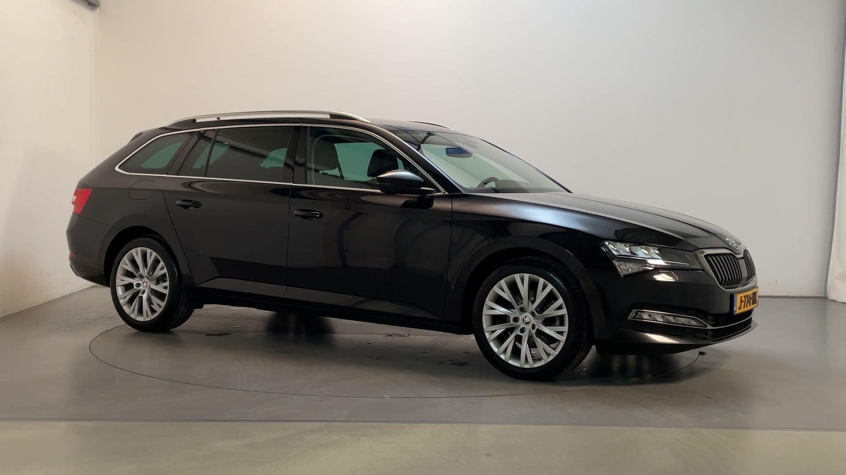 Skoda Superb Combi - 1.5 TSI 150pk DSG ACT Business Edition Stoelverwarming Navigatie Sfeerverlichting Leder-Al - AutoWereld.nl