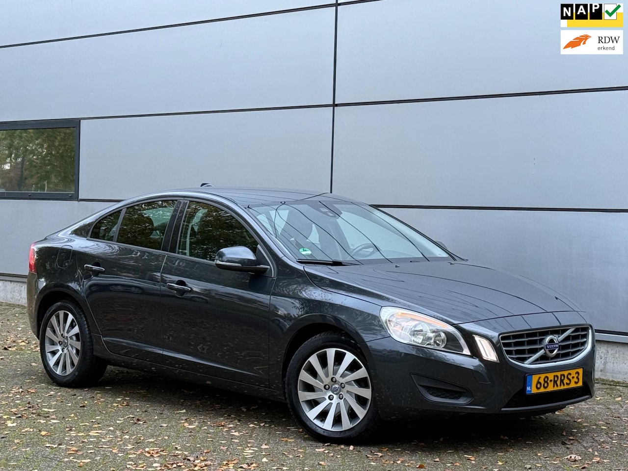 Volvo S60 - 1.6 T4 Kinetic Automaat |Led |Navi |Cruise |Airco |Trekhaak |Nap |Boekjes - AutoWereld.nl