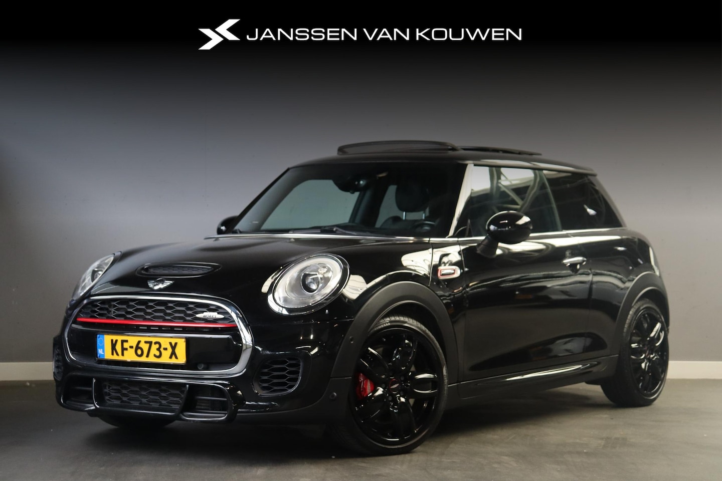 MINI John Cooper Works - Mini 2.0 / Panoramadak / Head Up / Keyless / Navi - AutoWereld.nl