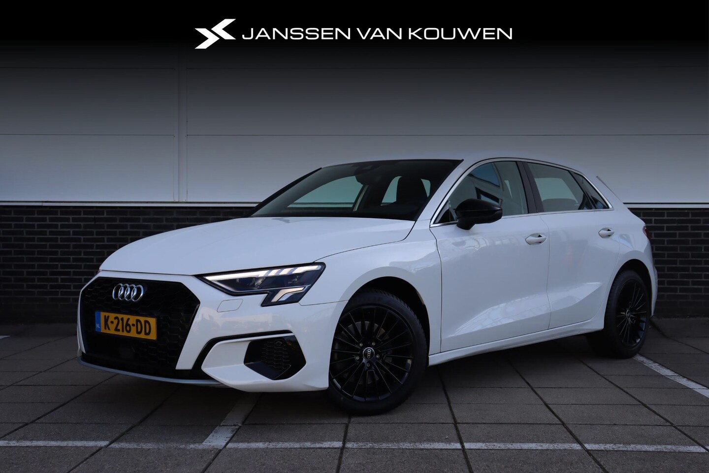 Audi A3 Sportback - 30 TFSI Business edition *LED Koplampen * Navigatie* Clima Allseason * Black Pack * - AutoWereld.nl