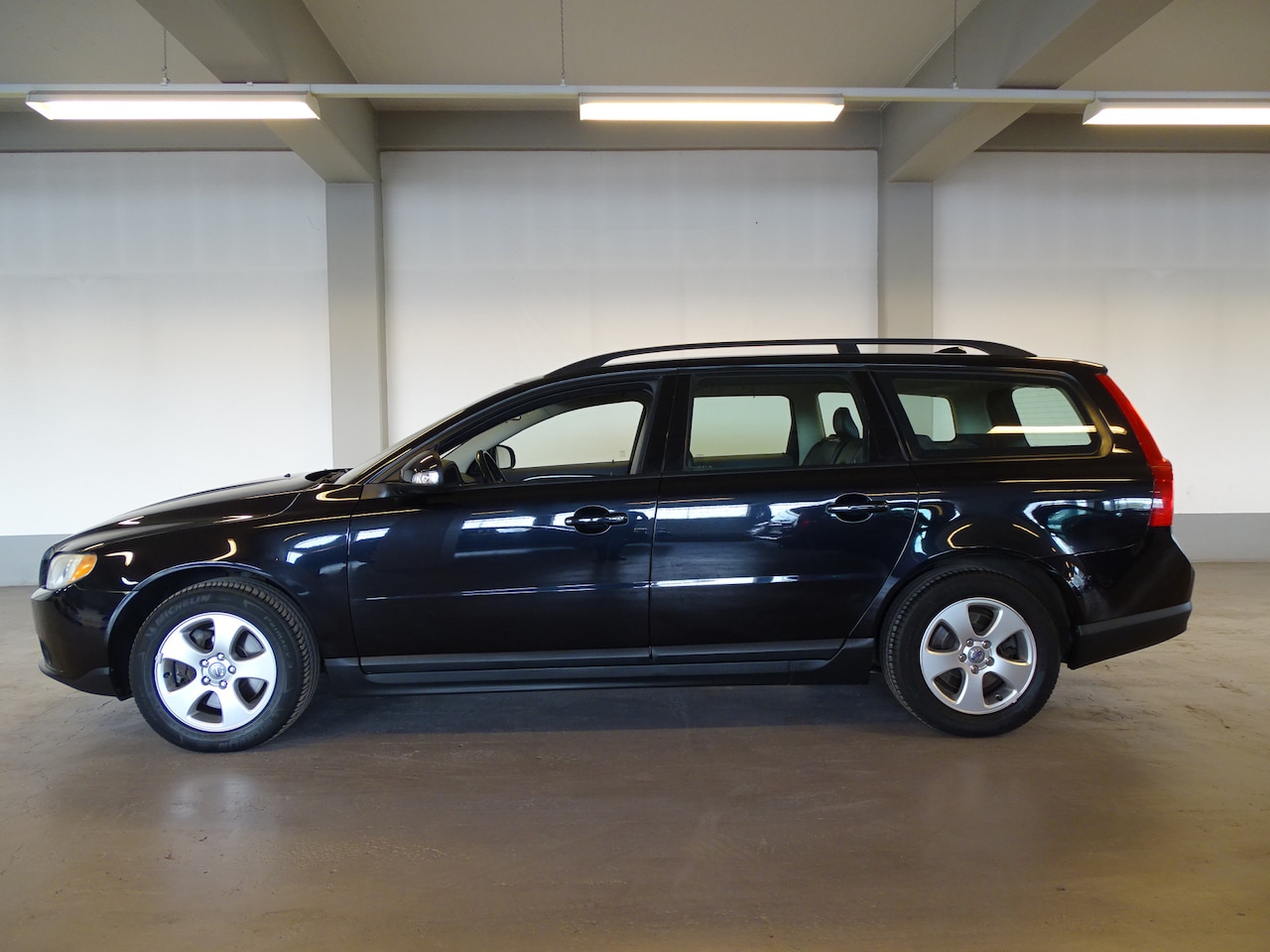 Volvo V70 - 3.2 Summum | Youngtimer | Trekhaak - AutoWereld.nl
