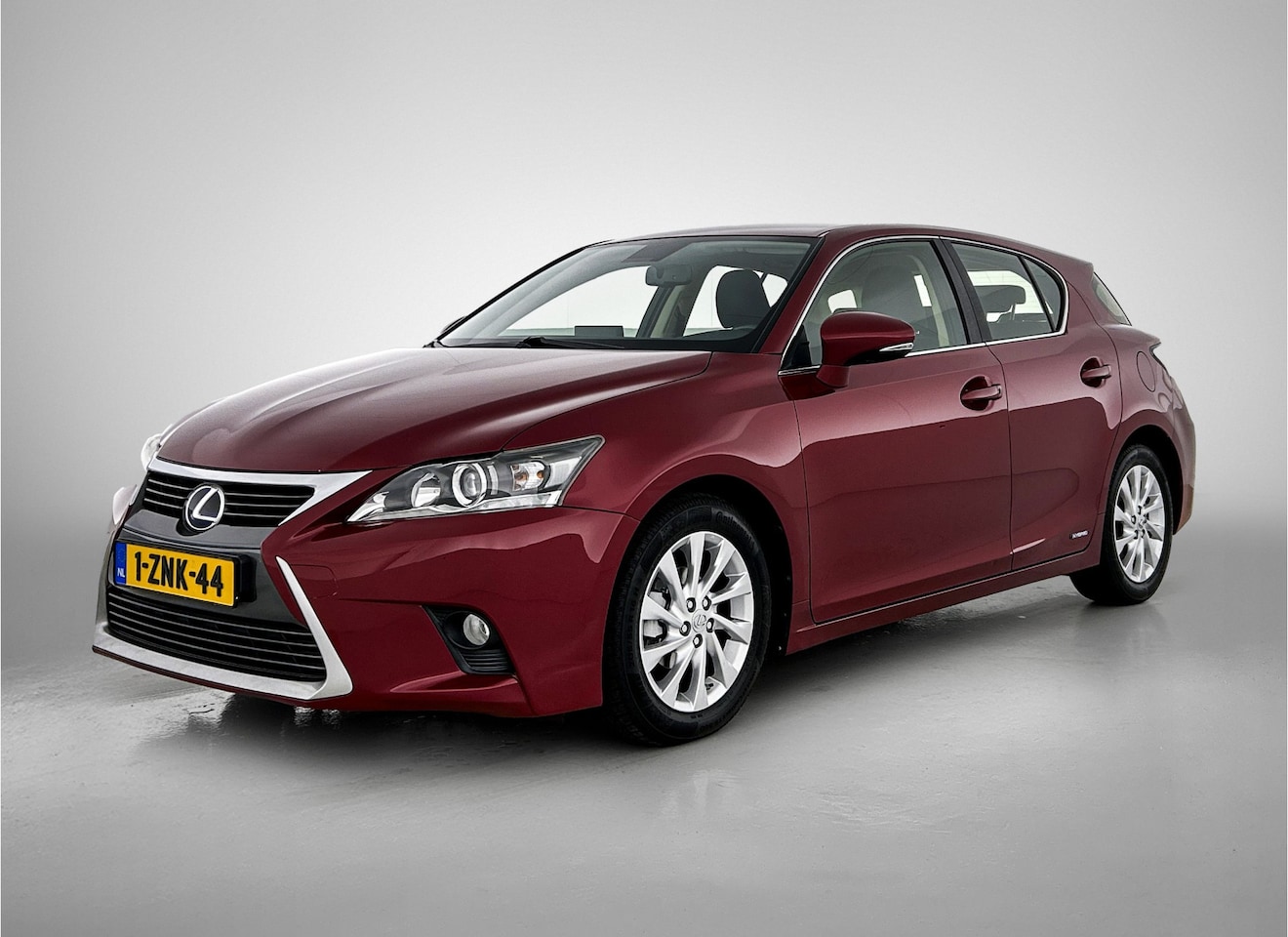 Lexus CT 200h - Business Line | 16 LM Velgen | Achteruitrijcamera | Bluetooth | Navigatie | - AutoWereld.nl