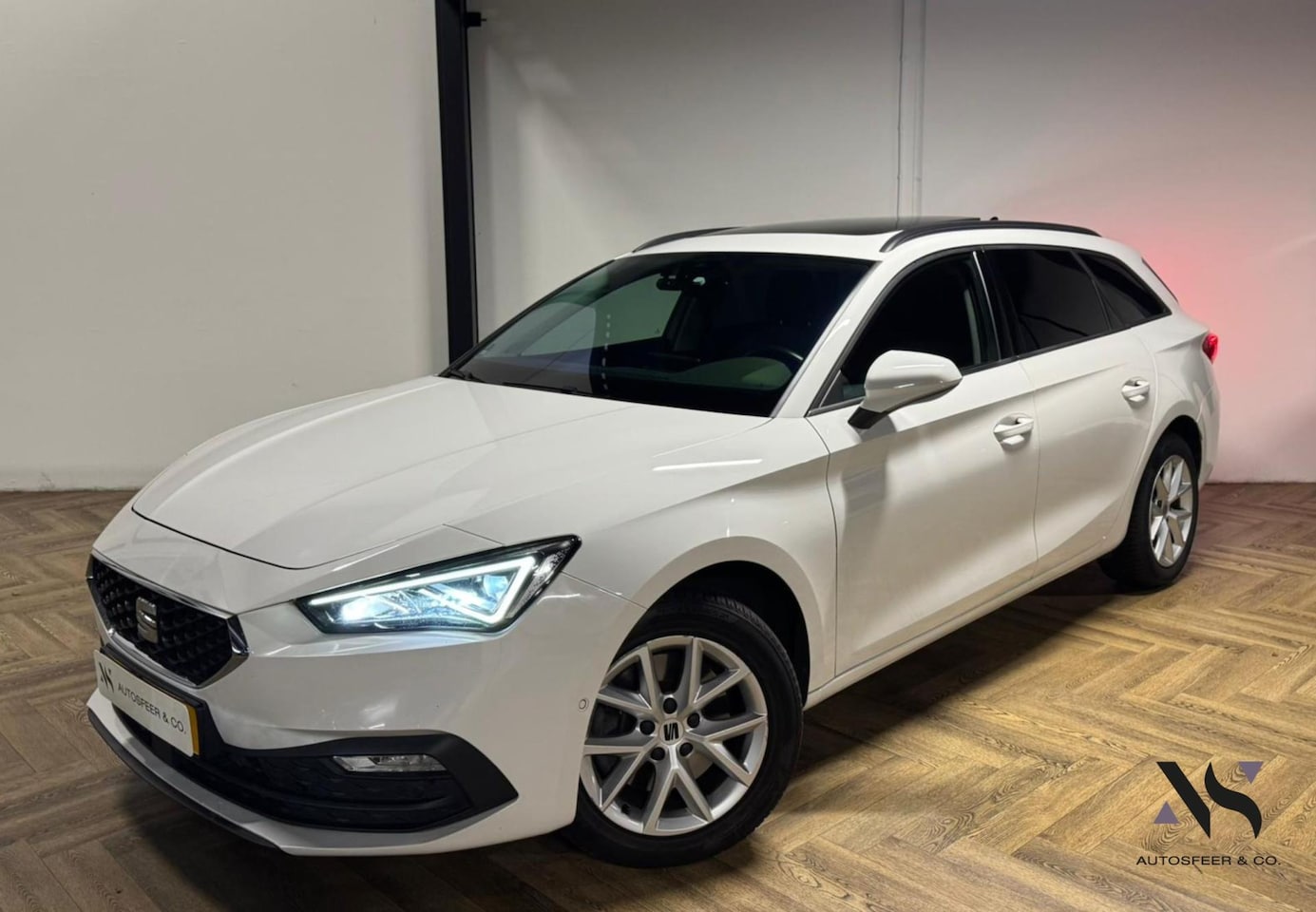 SEAT Leon Sportstourer - 2.0 TDI FR Business Intense PANO KEYLESS - AutoWereld.nl