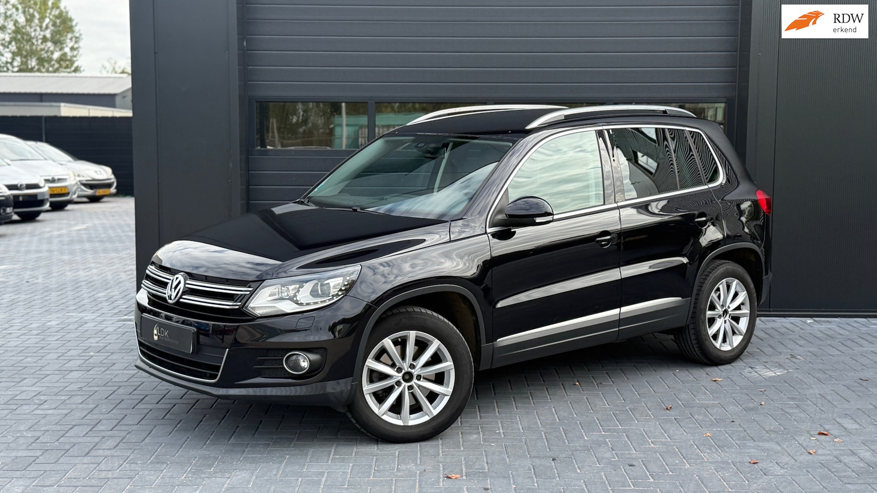 Volkswagen Tiguan - 2.0 TSI Sport&Style 4Motion Airco|Trekhaak - AutoWereld.nl