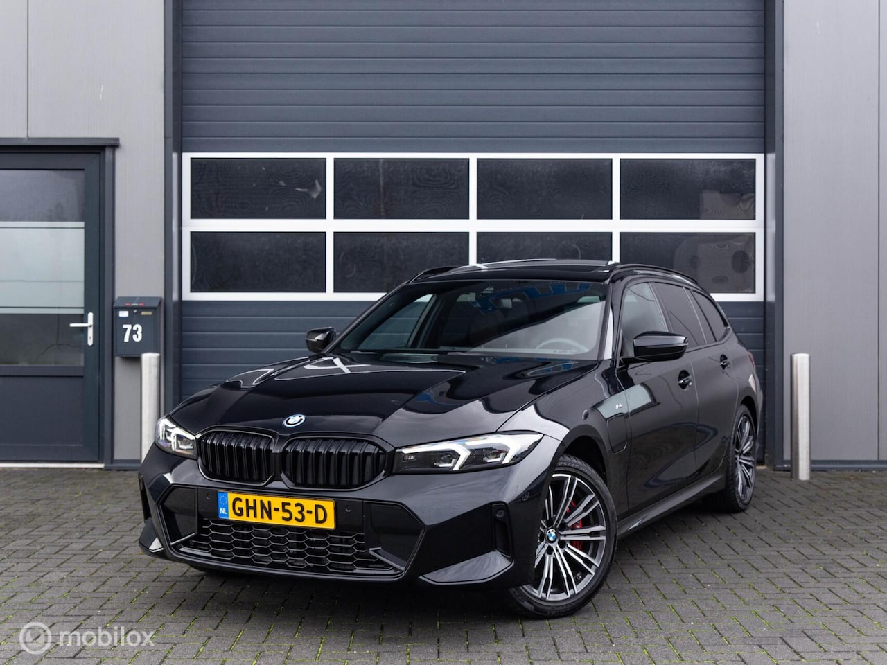 BMW 3-serie Touring - 320e M-sport PANO - AutoWereld.nl