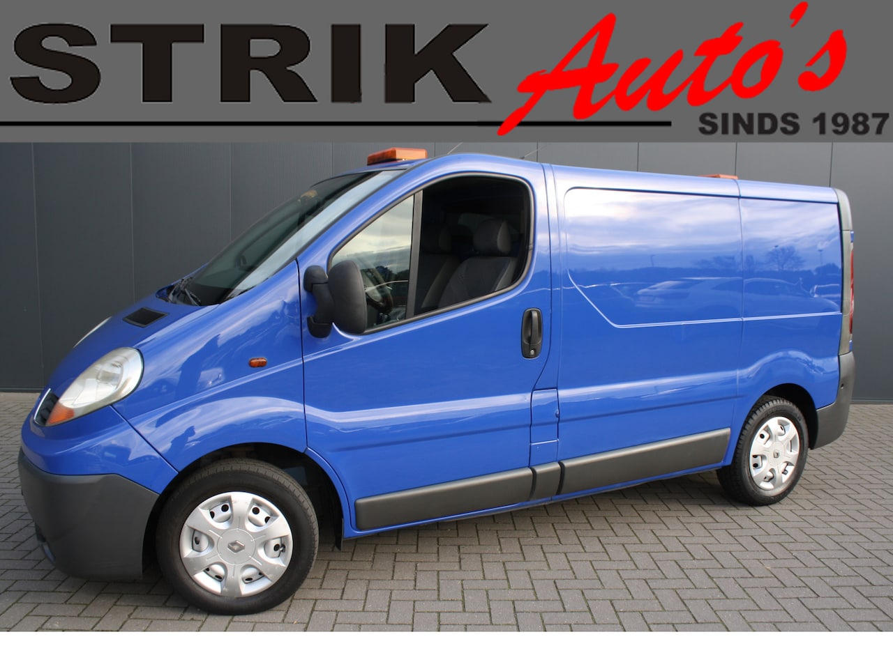 Renault Trafic - 2.0 dCi T29 L1H1 - YOUNGTIMER - AIRCO - LAGE. KM. STAND - TREKHAAK - AutoWereld.nl