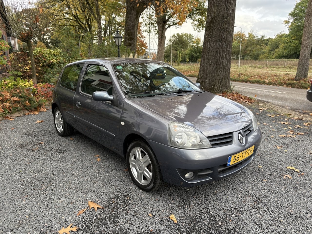 Renault Clio - 1.2i/16V Campus (Airco) 3 deurs - AutoWereld.nl