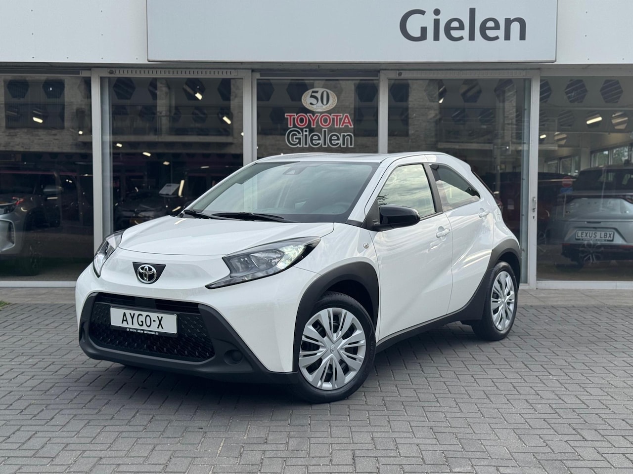 Toyota Aygo X - 1.0 VVT-i Play | Automaat, Apple carplay/Android auto, Adaptieve cruise control - AutoWereld.nl
