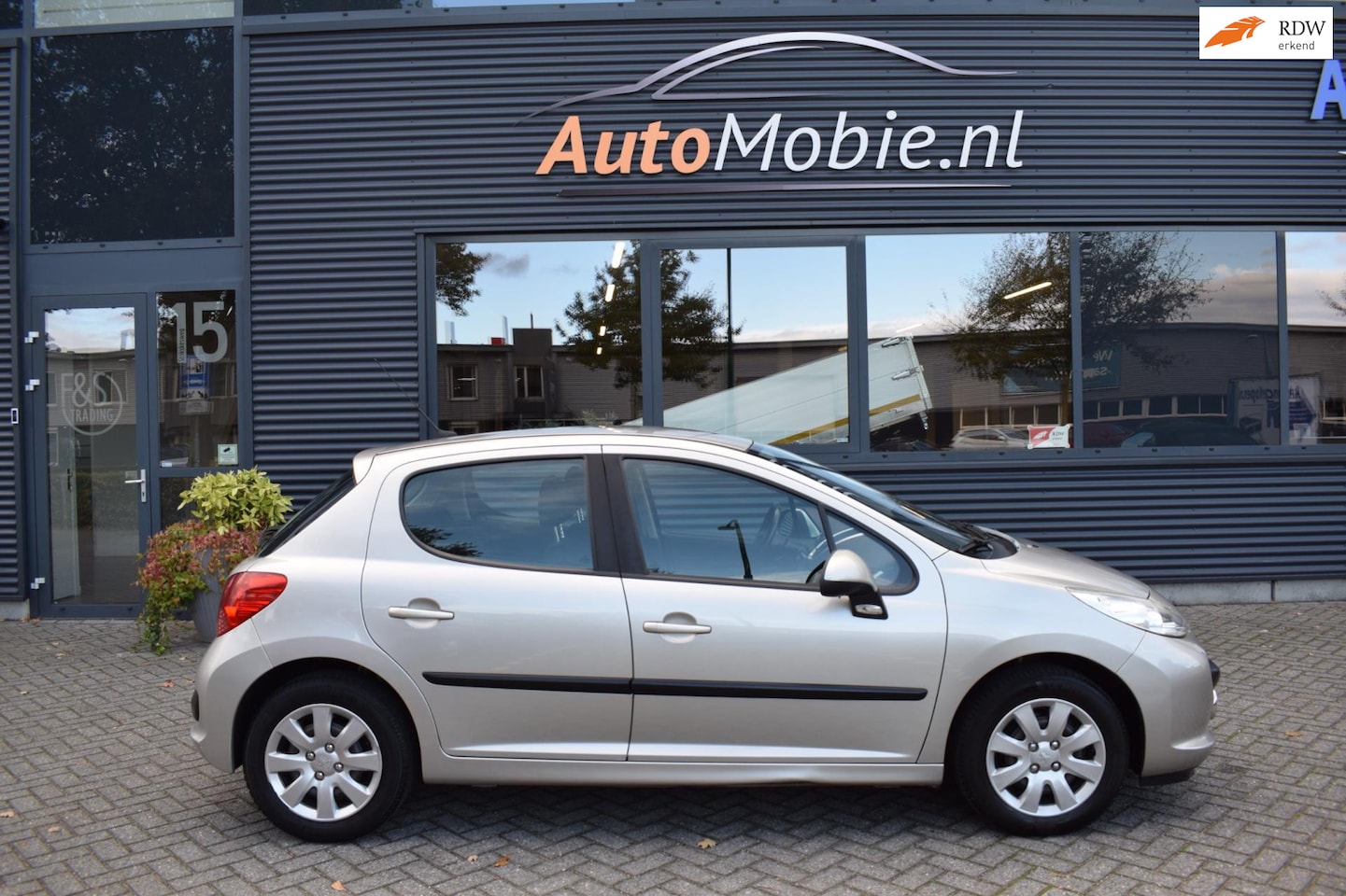 Peugeot 207 - 1.6 VTi XS clima /navi /trekhaak - AutoWereld.nl