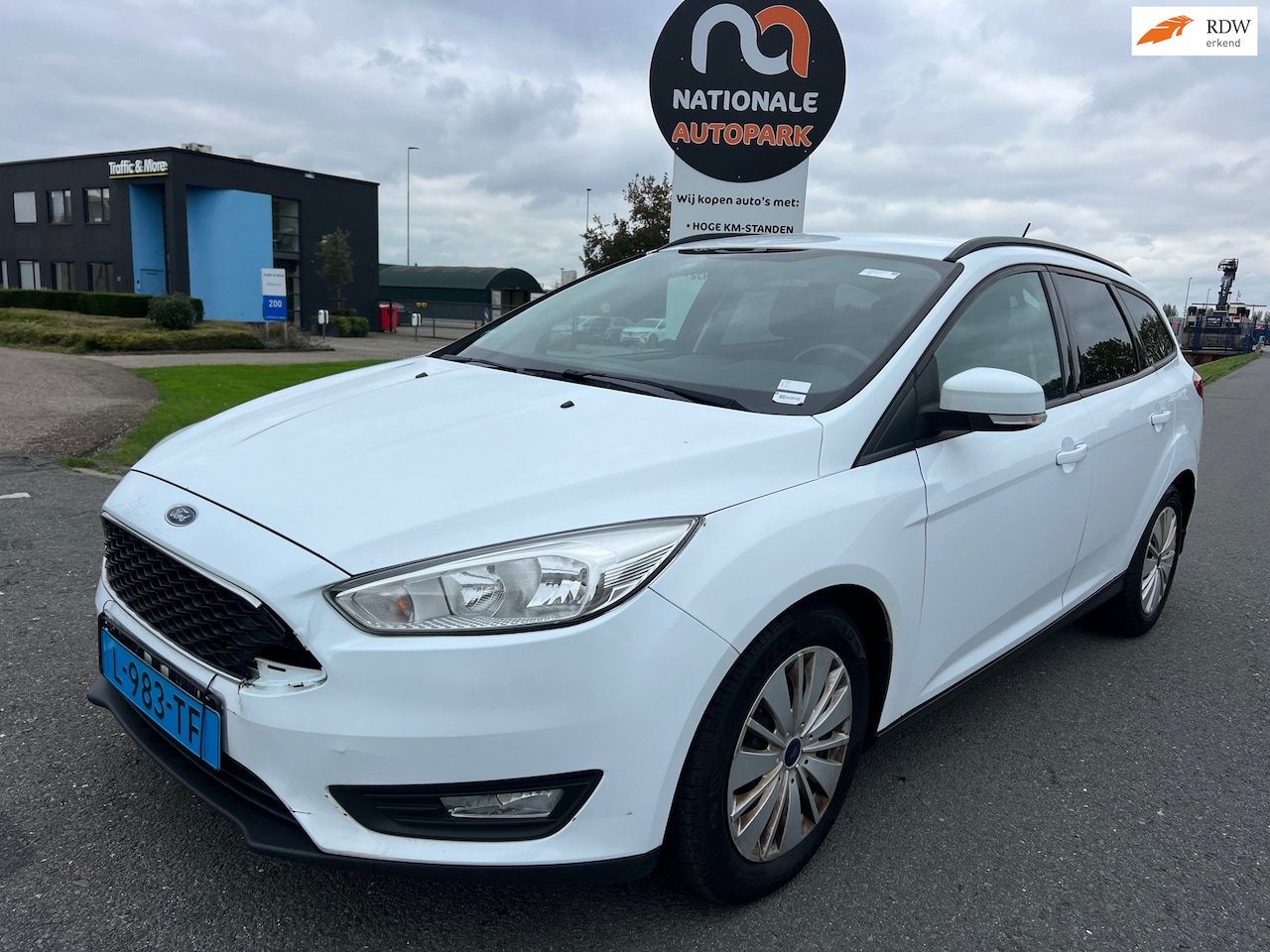 Ford Focus Wagon - 2017 2.0 TDCI Titanium * AUTOMAAT * AIRCO * ELEC. RAMEN * NAVI - AutoWereld.nl