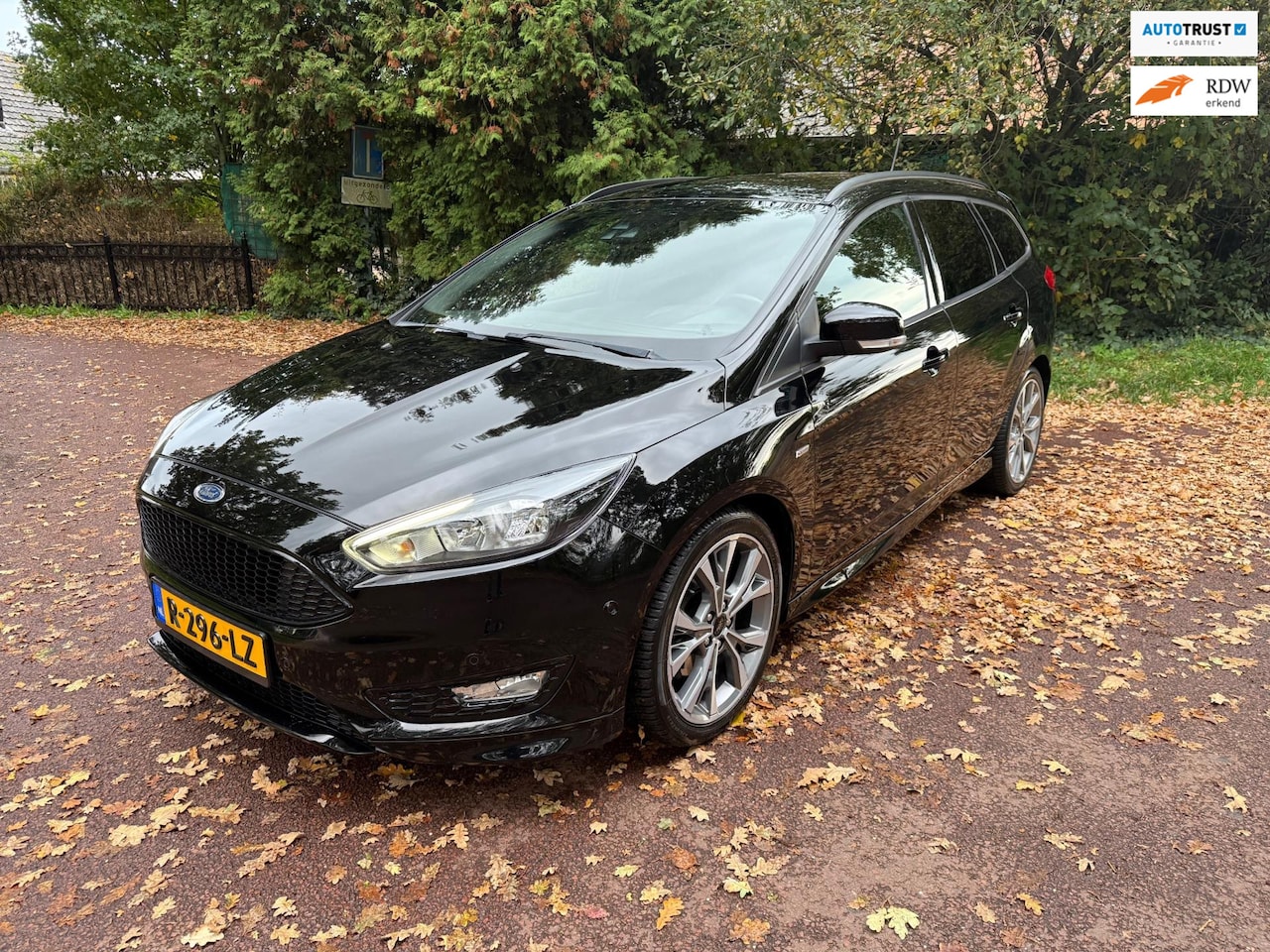 Ford Focus Wagon - 1.5 Titanium ST line / Navi / Automaat / stoelverwarming / Led - AutoWereld.nl