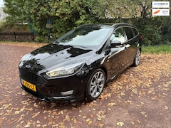Ford Focus Wagon - 1.5 Titanium ST line / Navi / Automaat / stoelverwarming / Led