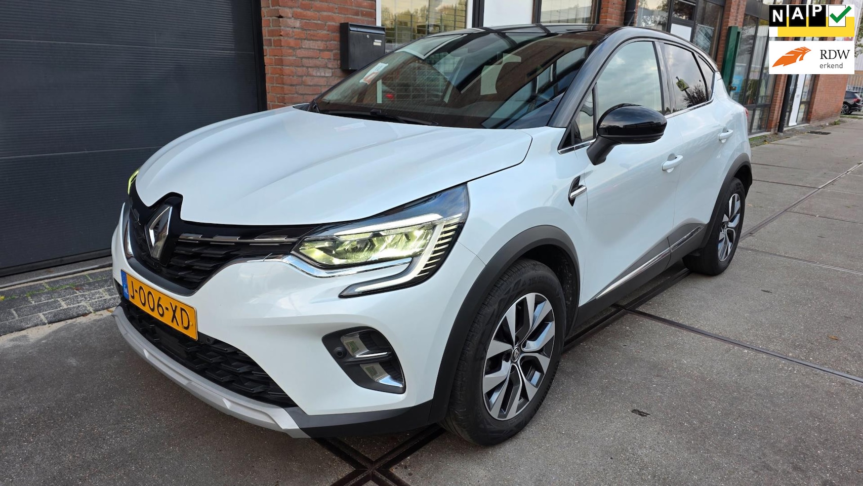 Renault Captur - 1.3 TCe130 Intens Trkhaak Automaat Dakdragers - AutoWereld.nl