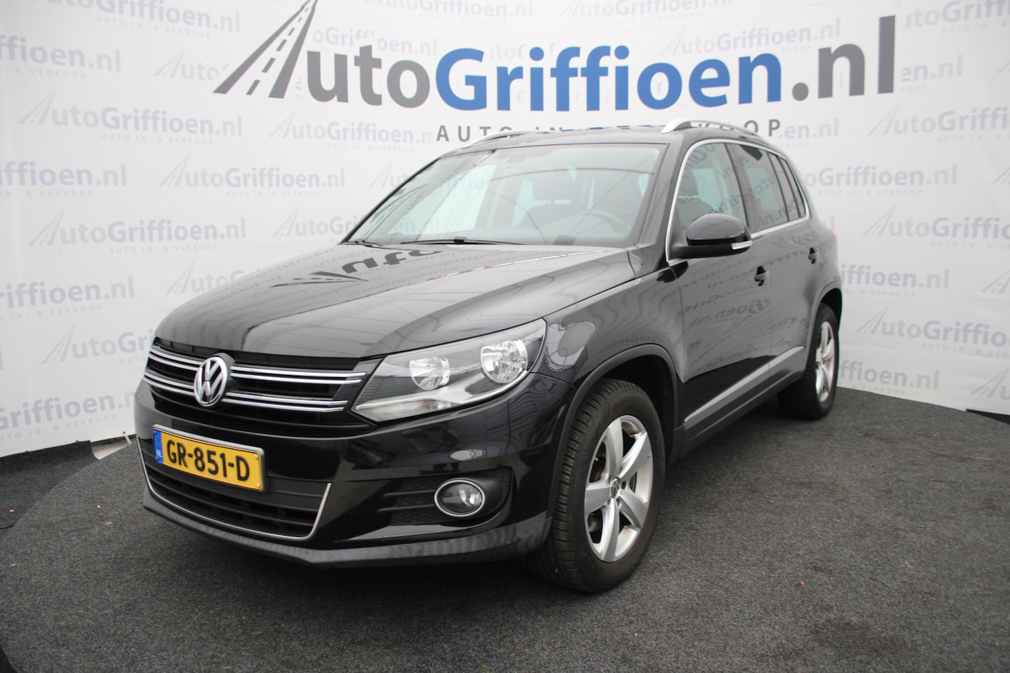Volkswagen Tiguan - 1.4 TSI Comfort&Design nette SUV met trekhaak - AutoWereld.nl