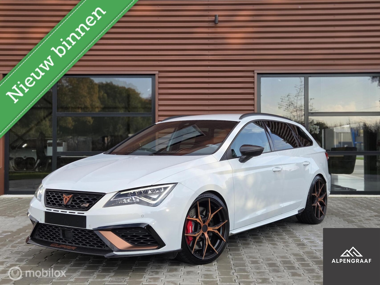 SEAT Leon ST - 2.0 TSI CUPRA 300 4DRIVE |Carbon Edition |Schaalstoelen|Virtual Cockpit|Adaptive Cruise co - AutoWereld.nl
