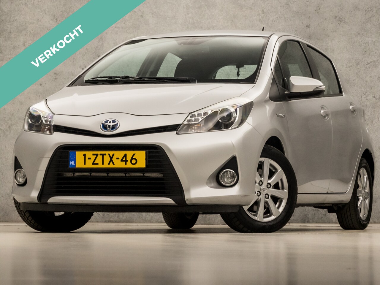 Toyota Yaris - 1.5 Full Hybrid Sport Automaat (NAVIGATIE, CAMERA, CLIMATE, STUURWIELBEDIENING, CRUISE, BL - AutoWereld.nl