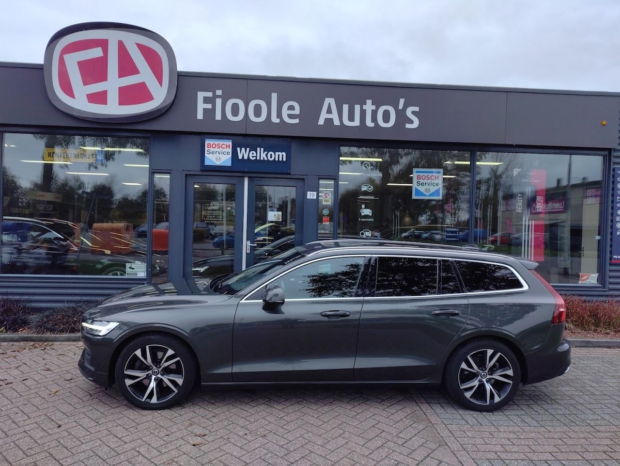 Volvo V60 - 2.0 D4 AWD R-Design Camera, Elect.trekhaak, Adaptive Cruise, Polestar Engineered - AutoWereld.nl