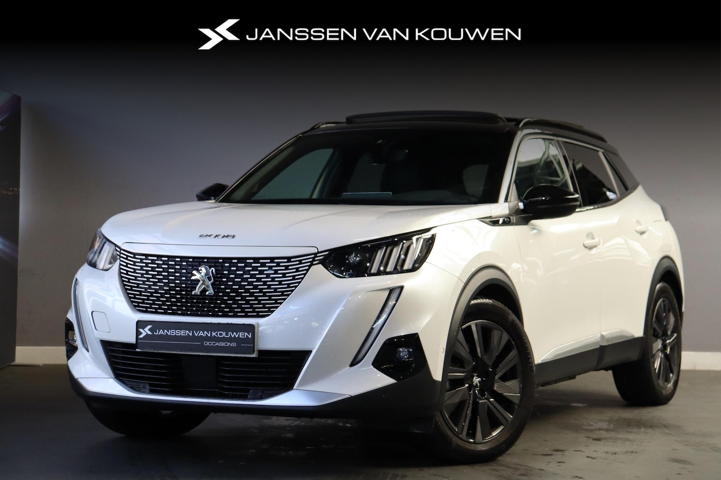 Peugeot e-2008 - EV GT 50 kWh SOH 91% Panoramadak Stoelverwarming LED Carplay - AutoWereld.nl