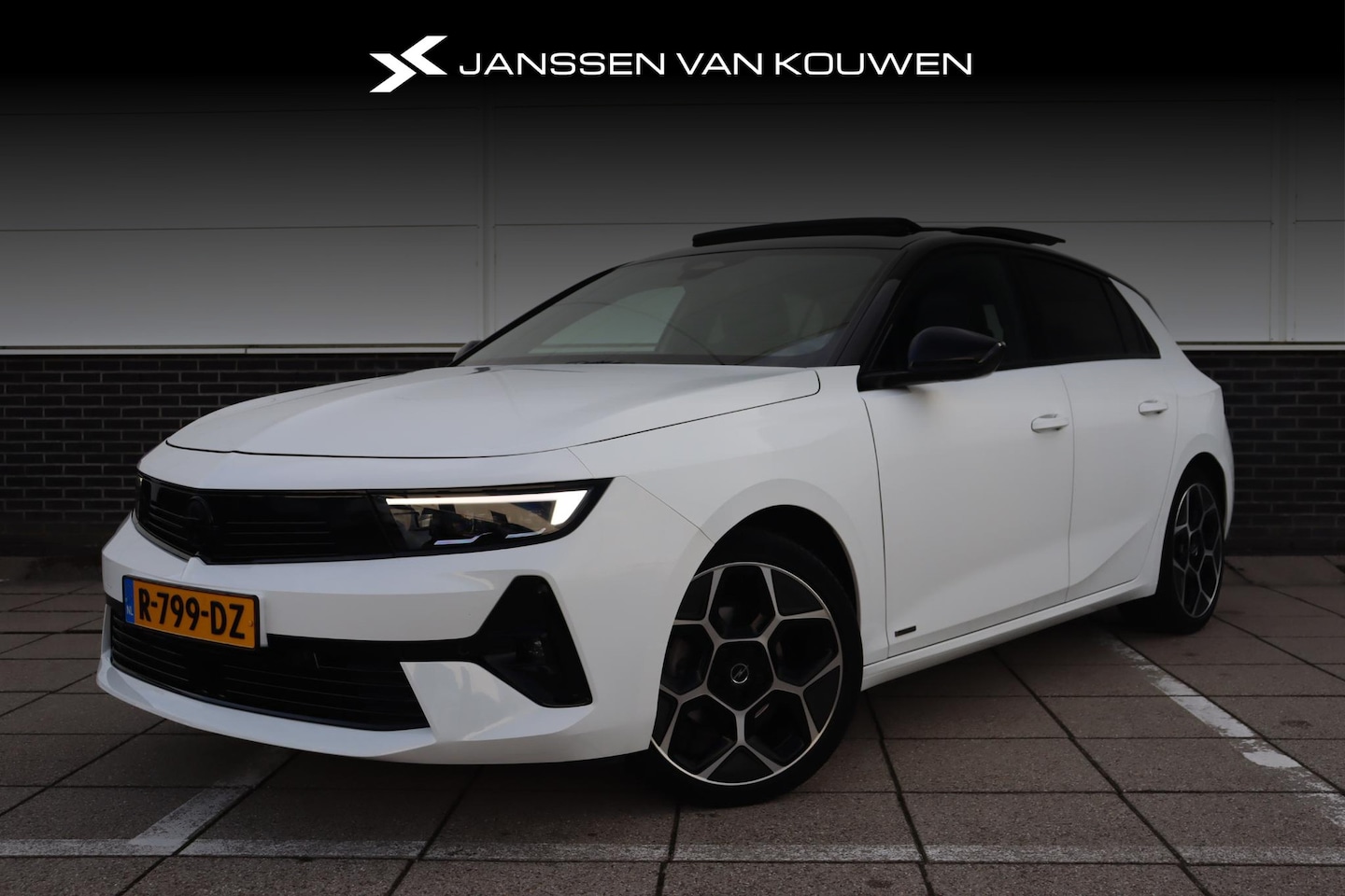 Opel Astra - 1.2 Ultimate * Pano * LED * 360 Camera * 18 Inch * - AutoWereld.nl