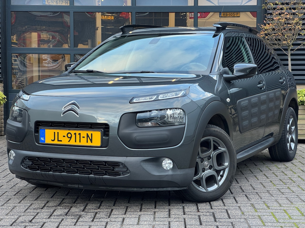 Citroën C4 Cactus - 1.2 PureTech Shine | Eerste Eigenaar | Trekhaak | Navigatie | Cruise control |Achteruitrij - AutoWereld.nl